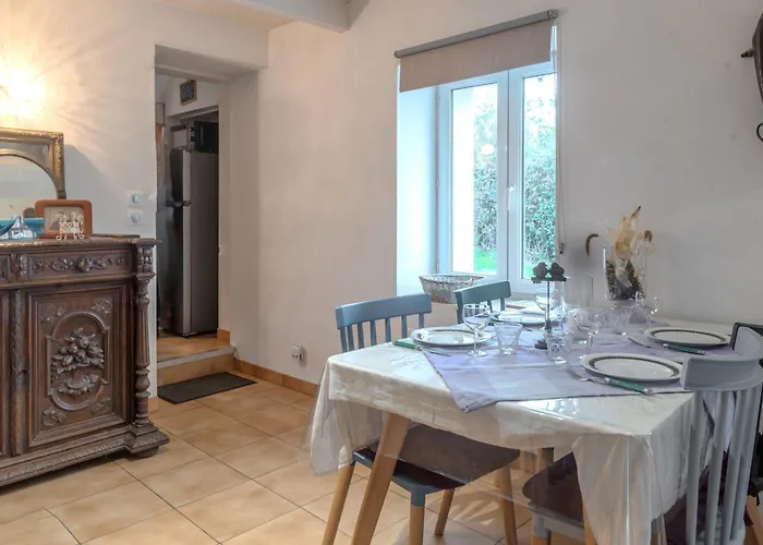 La Maison D'eloi بيت للعطل *